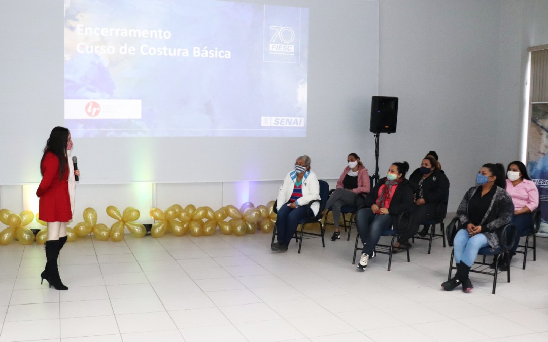 SENAI Blumenau e Instituto Lojas Renner  formam turma de Costura Básica