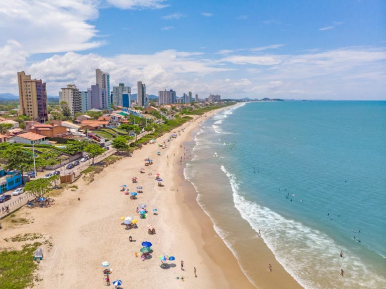 Entenda porque os paranaenses ainda se deslumbram com as praias de SC